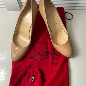 Christian Louboutin nude patent leather pumps 38.5